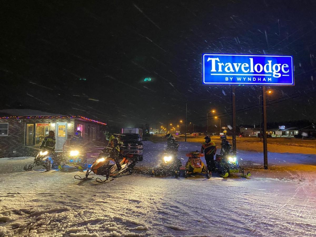 Travelodge By Wyndham Cochrane Екстер'єр фото
