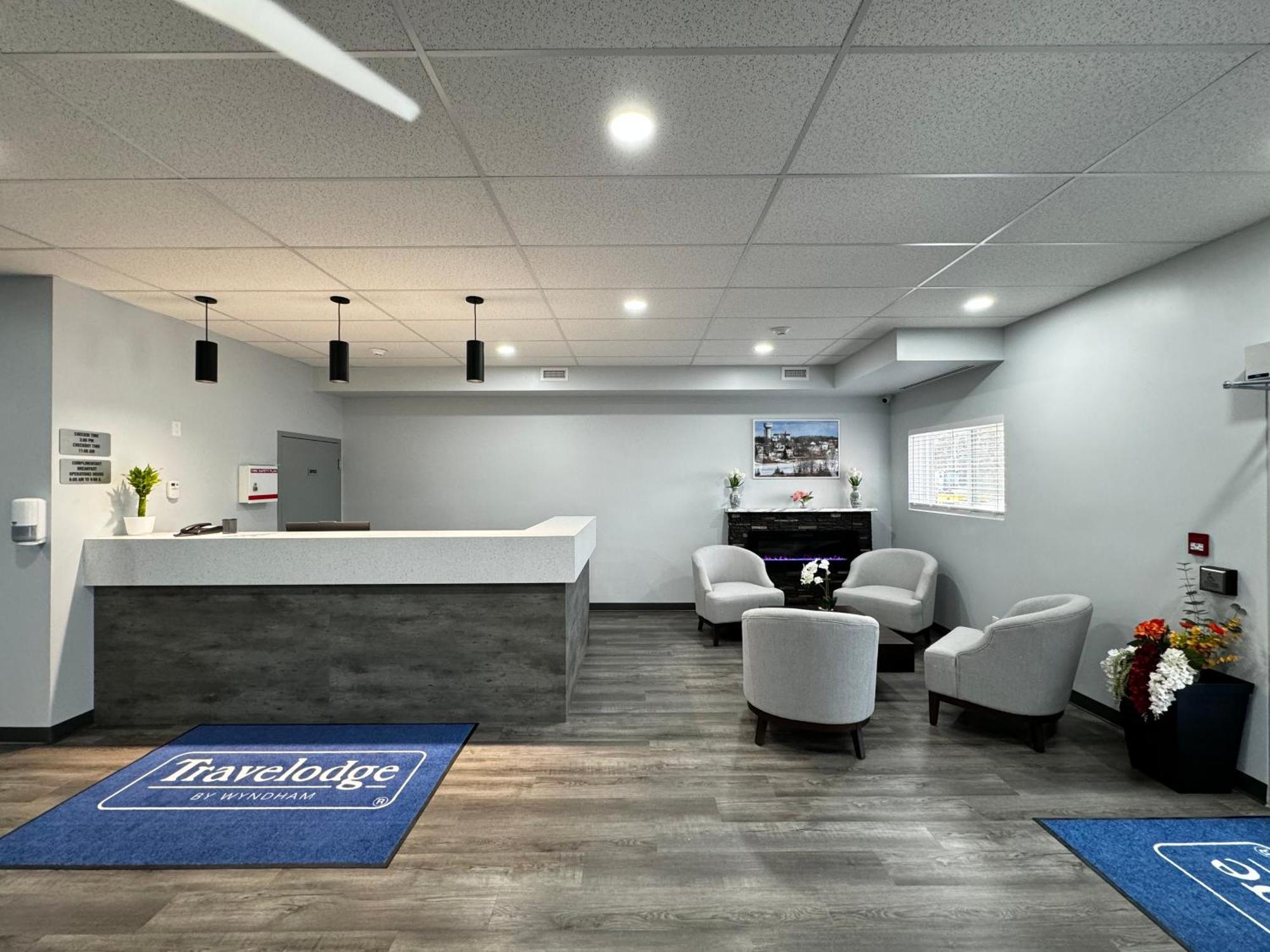 Travelodge By Wyndham Cochrane Екстер'єр фото