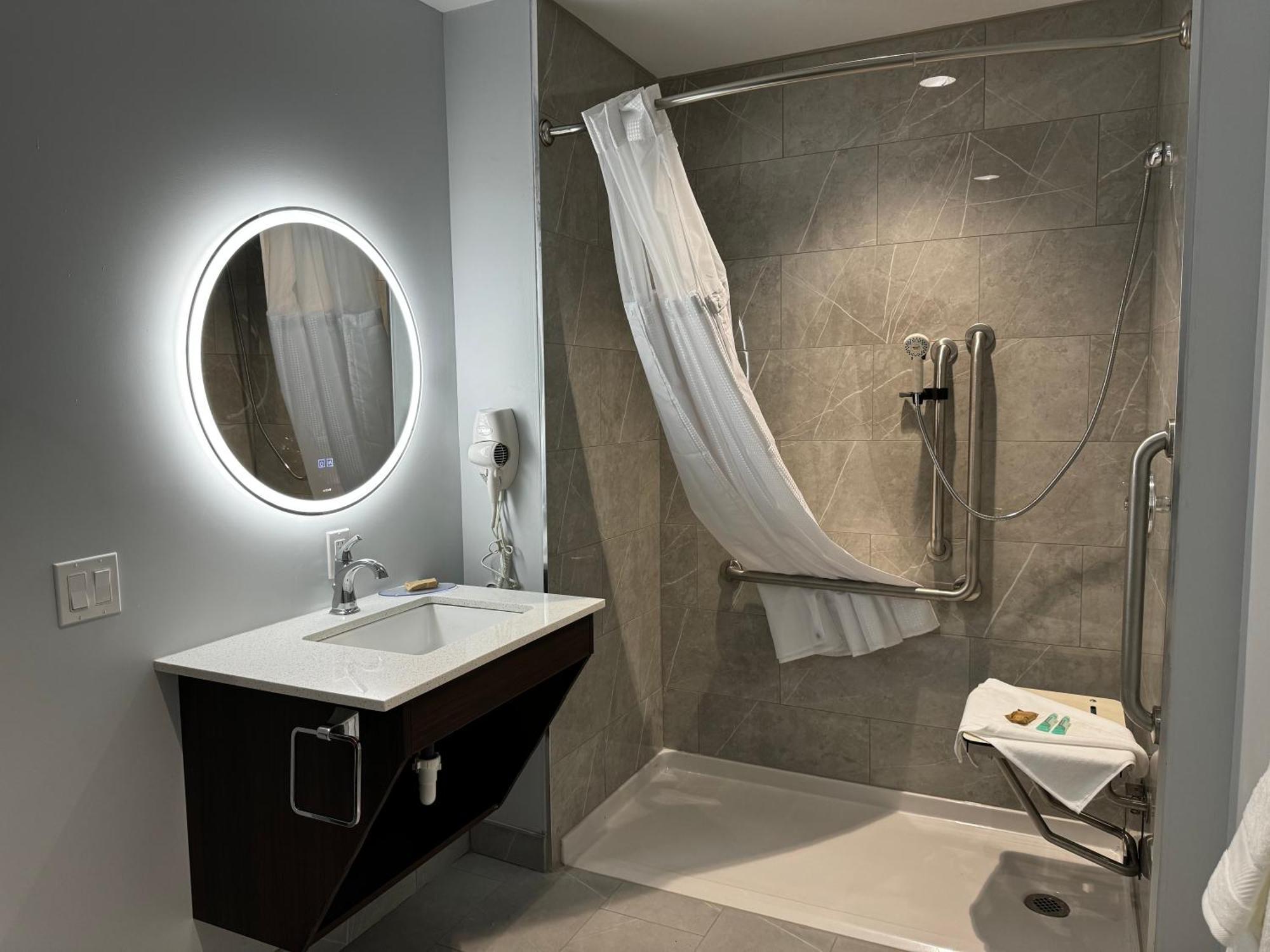 Travelodge By Wyndham Cochrane Екстер'єр фото