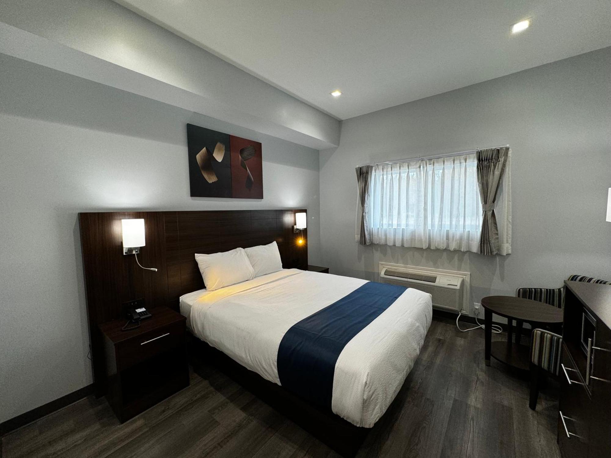 Travelodge By Wyndham Cochrane Екстер'єр фото