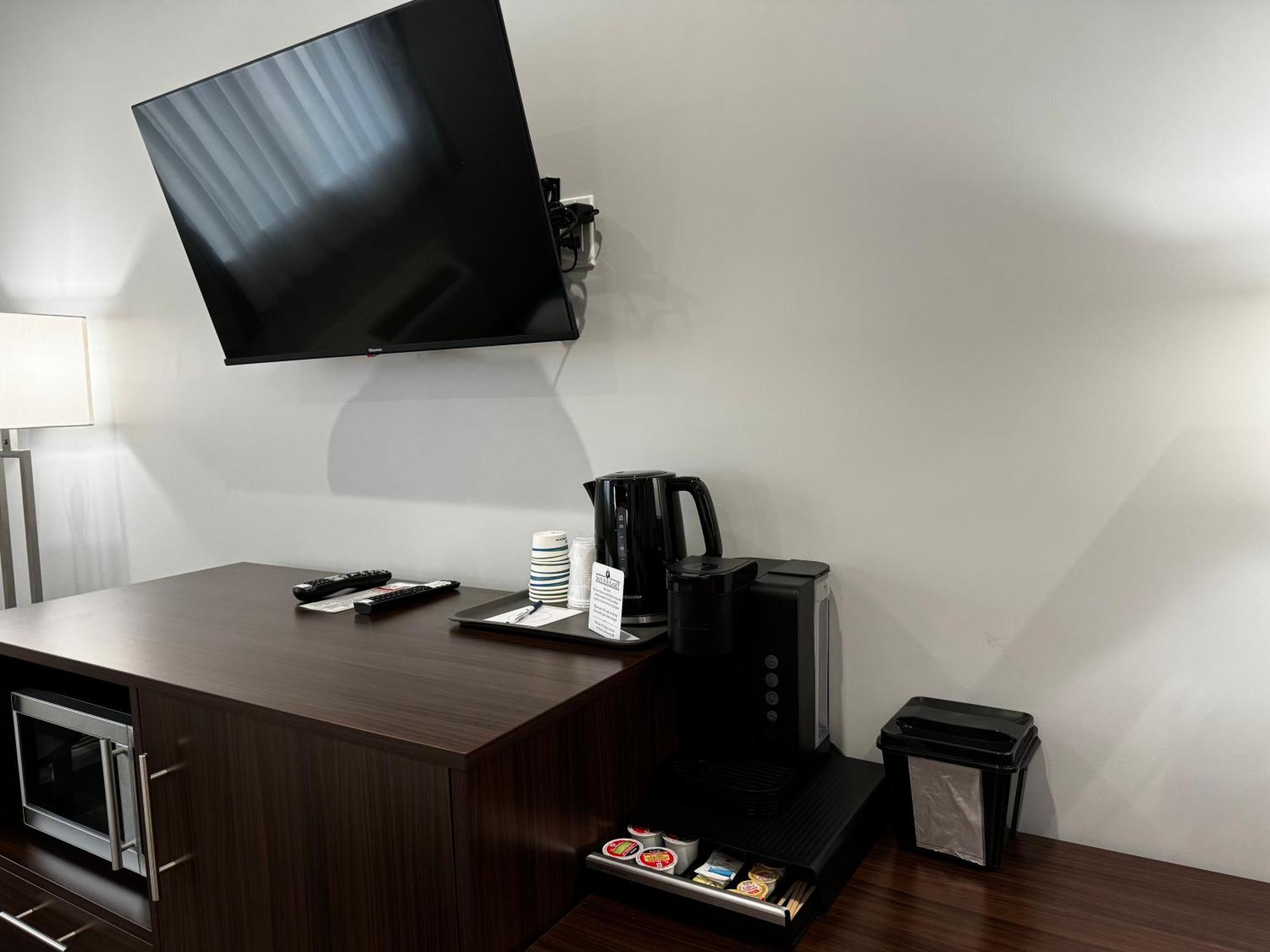 Travelodge By Wyndham Cochrane Екстер'єр фото