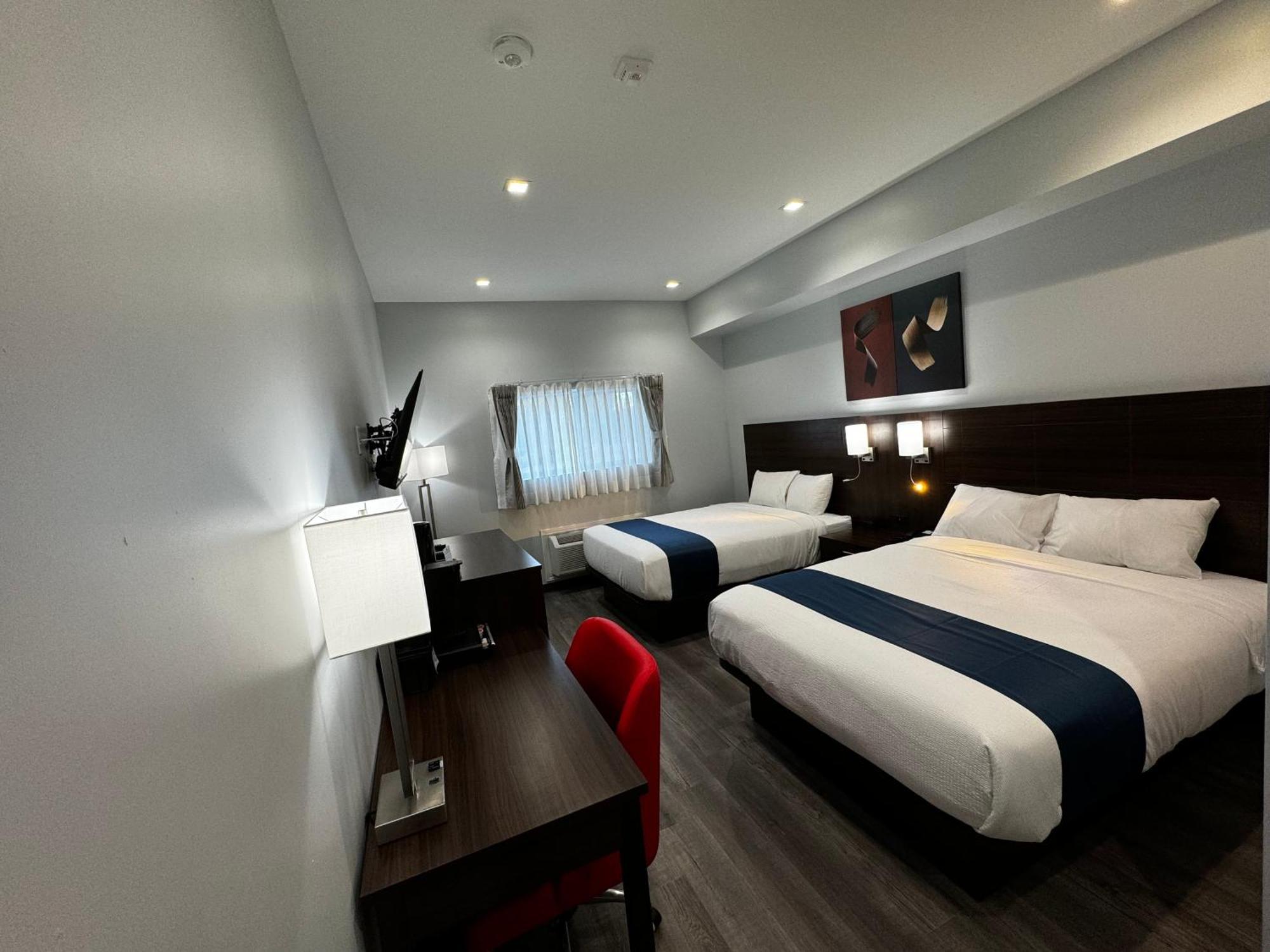 Travelodge By Wyndham Cochrane Екстер'єр фото