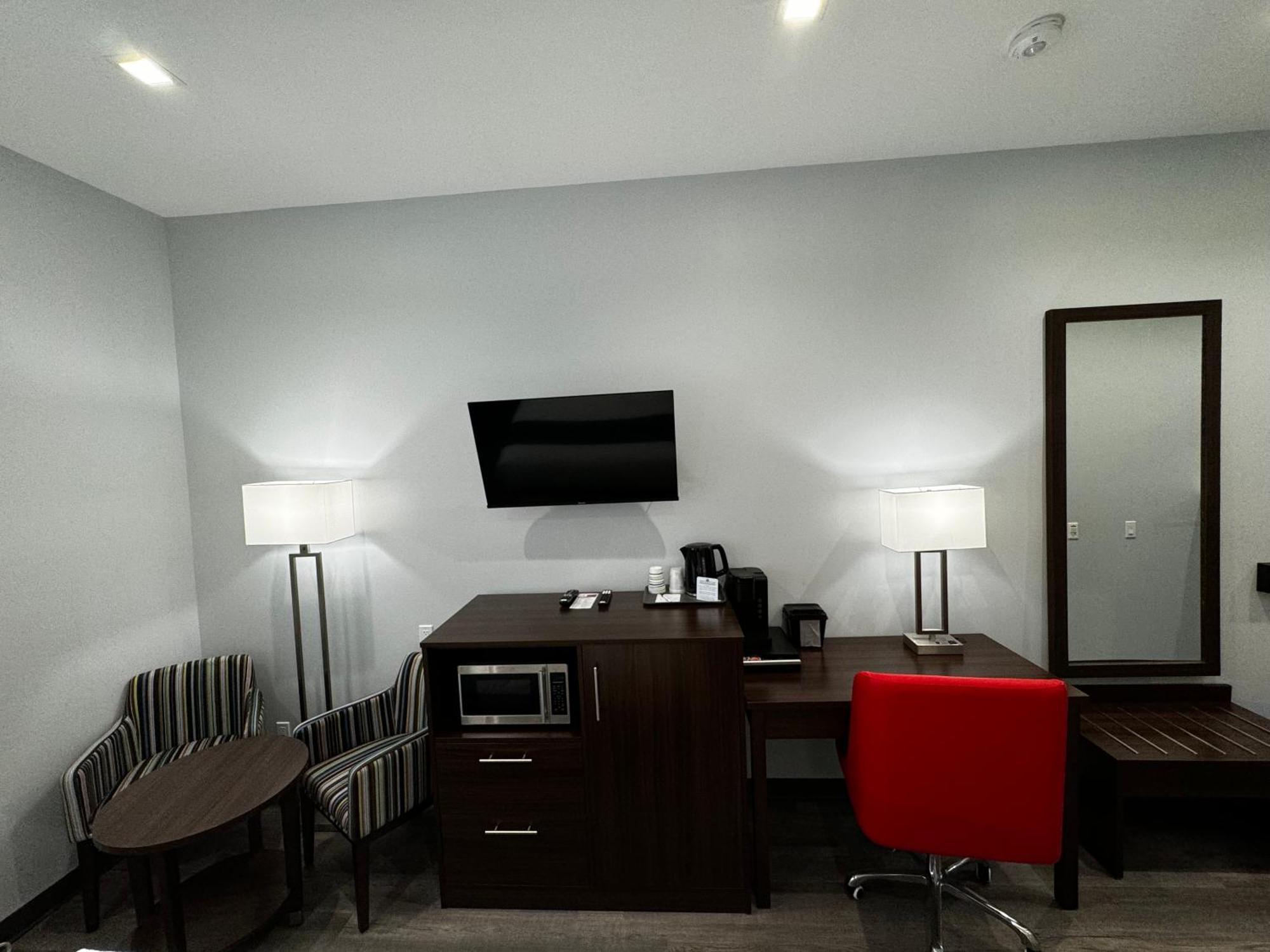 Travelodge By Wyndham Cochrane Екстер'єр фото