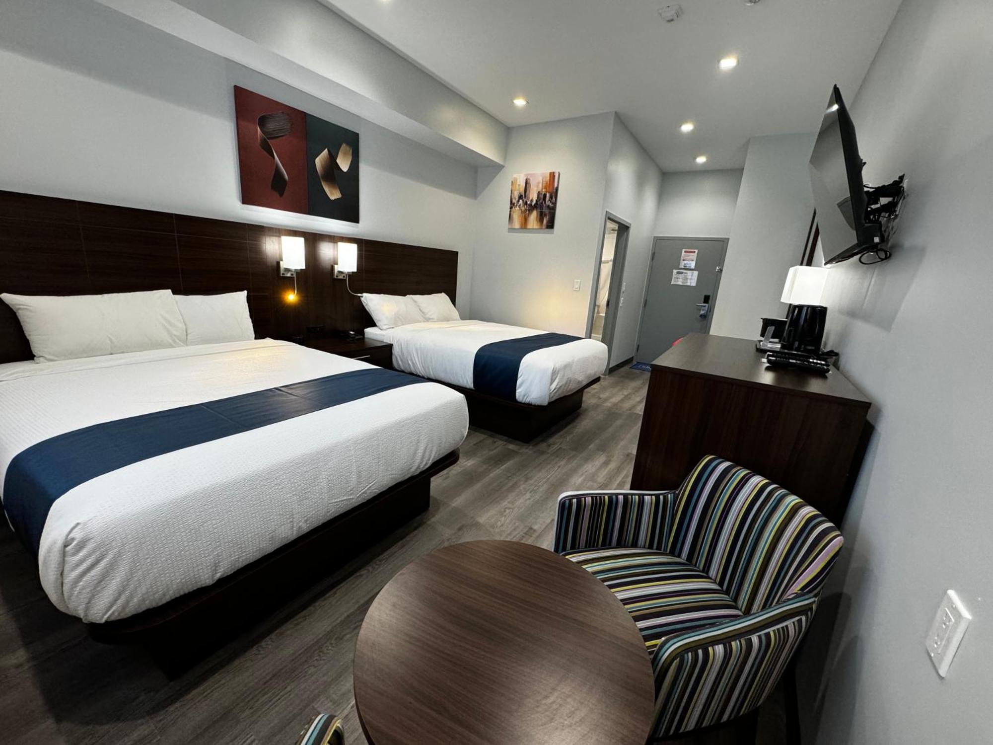 Travelodge By Wyndham Cochrane Екстер'єр фото