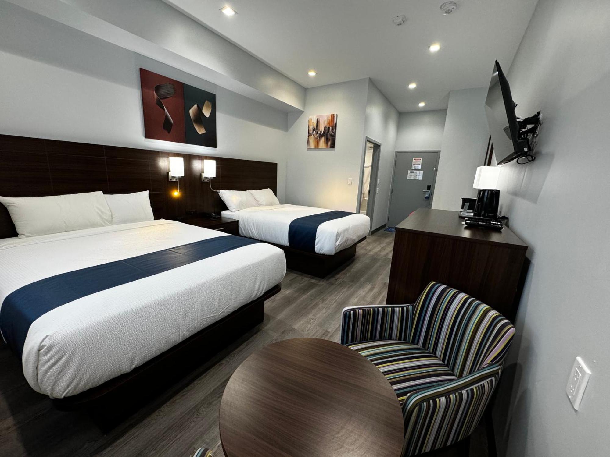 Travelodge By Wyndham Cochrane Екстер'єр фото