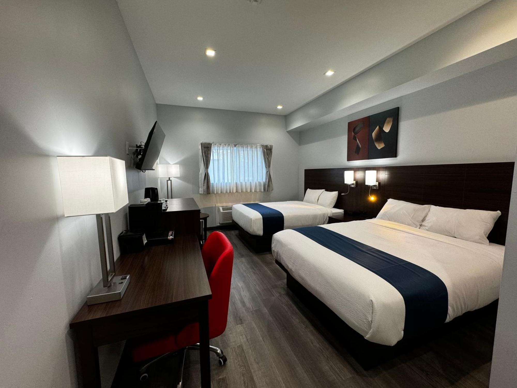 Travelodge By Wyndham Cochrane Екстер'єр фото