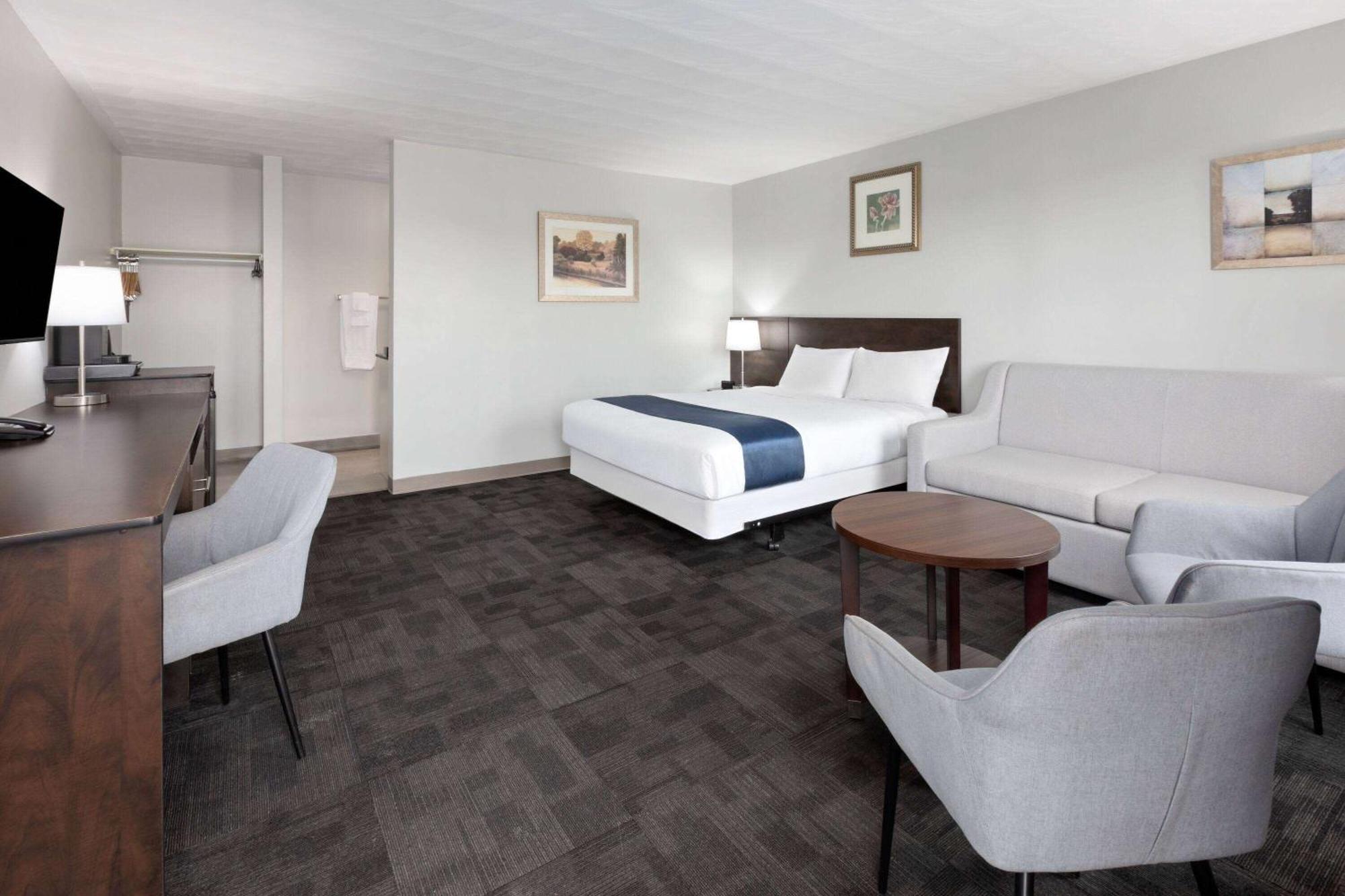 Travelodge By Wyndham Cochrane Екстер'єр фото