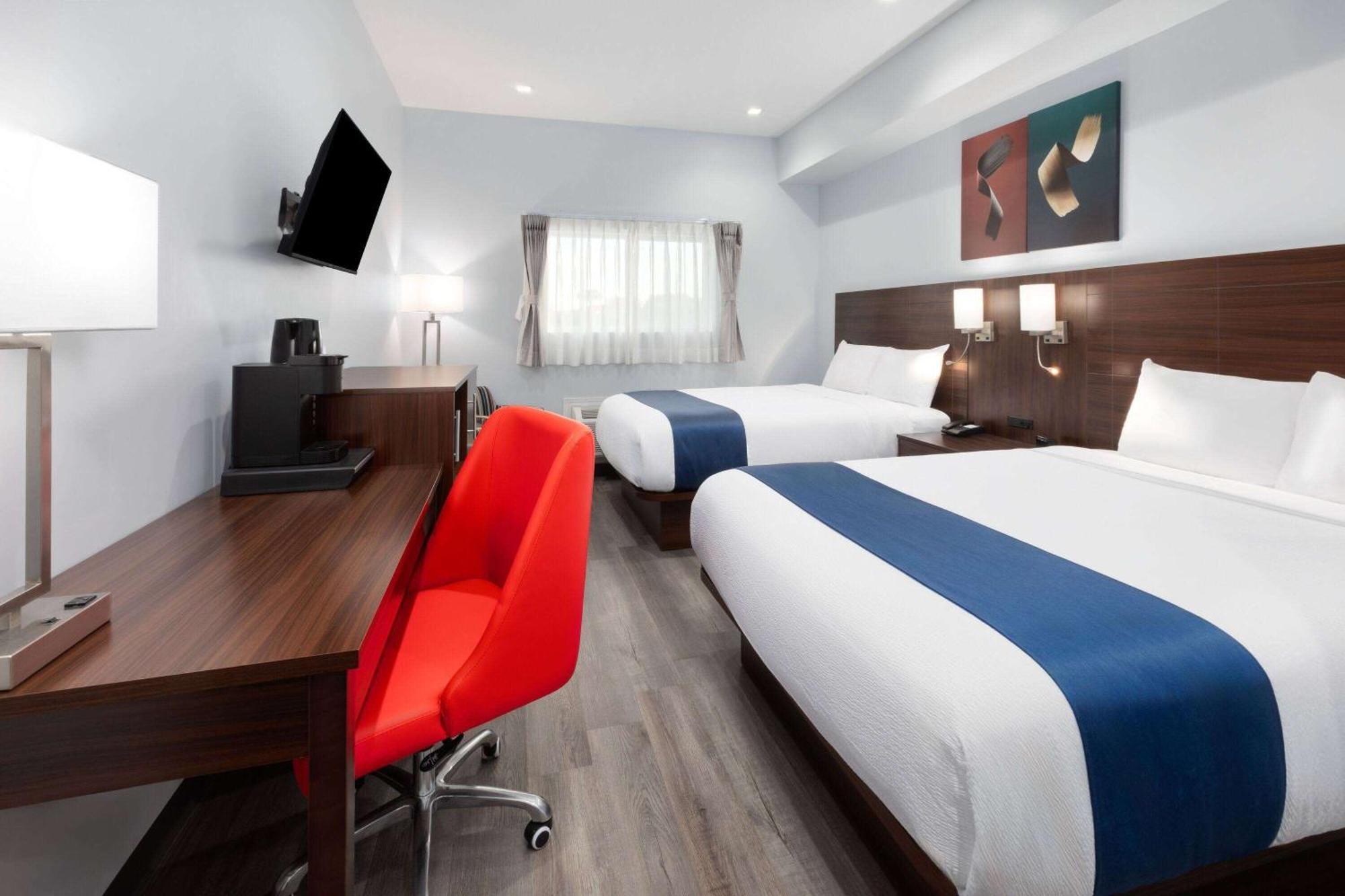 Travelodge By Wyndham Cochrane Екстер'єр фото