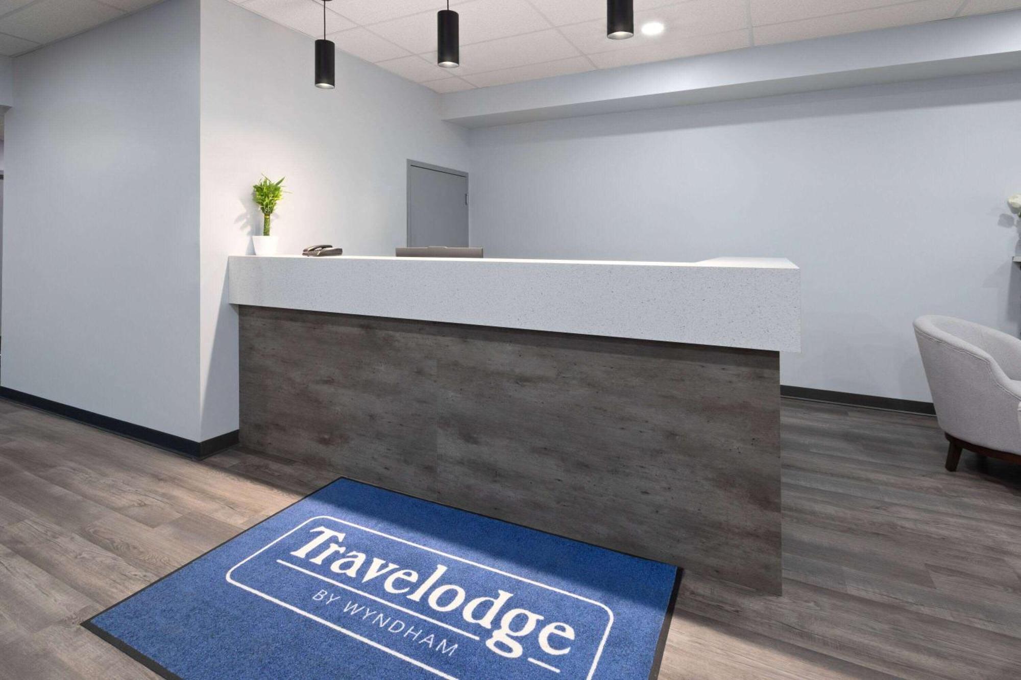 Travelodge By Wyndham Cochrane Екстер'єр фото