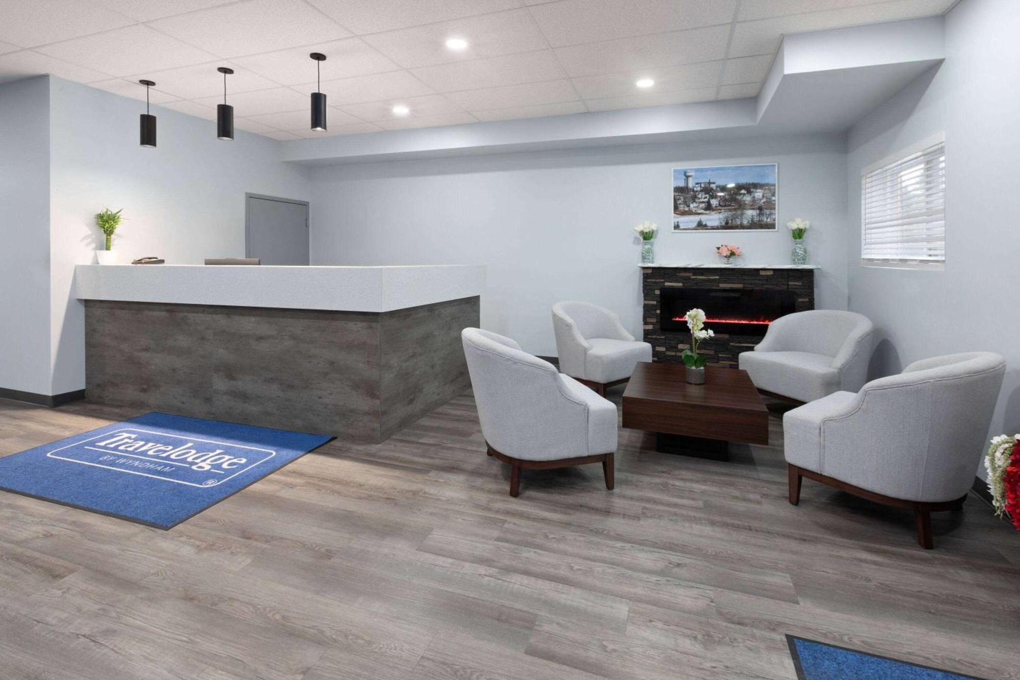 Travelodge By Wyndham Cochrane Екстер'єр фото